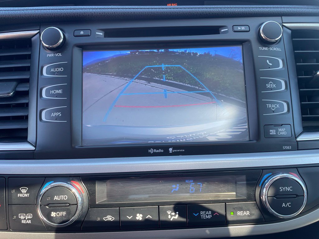 Used 2014 Toyota Highlander XLE AWD/4WD image 24