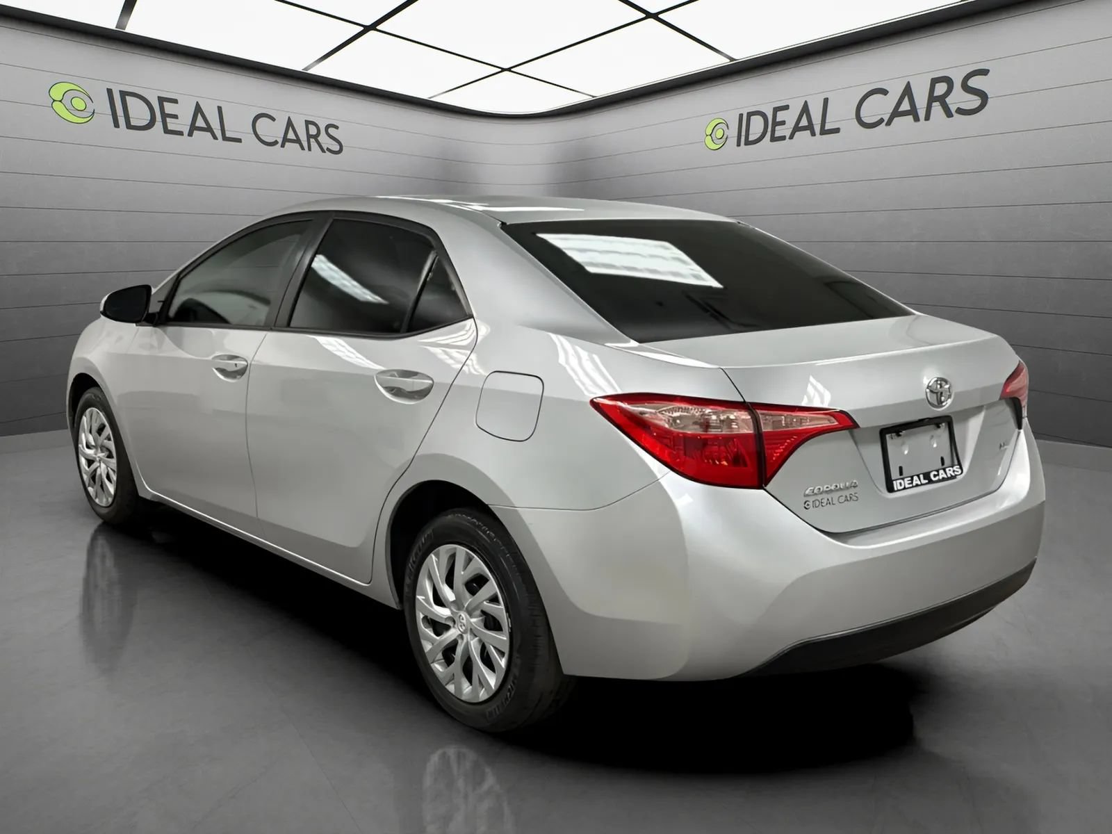 Used 2017 Toyota Corolla LE w/ Carpet Mat Package (TMS) FWD image 7