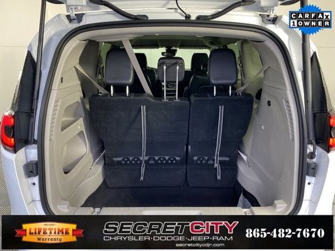 Used 2024 Chrysler Pacifica Touring-L image 30