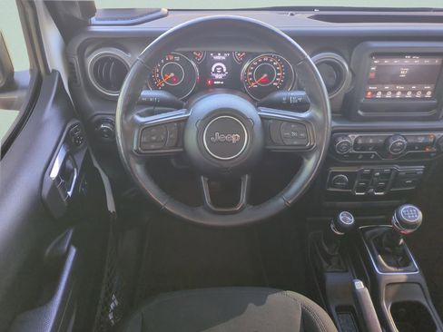 Used 2022 Jeep Gladiator Willys image 23