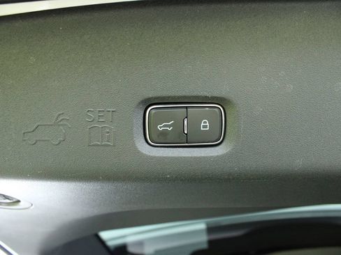 Used 2025 Ford Expedition Platinum w/ Driver's Package AWD/4WD image 17