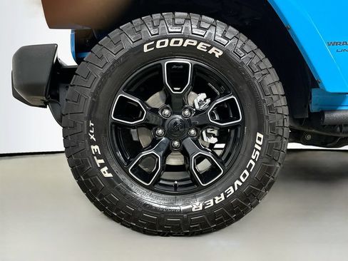 Used 2018 Jeep Wrangler Unlimited Sahara AWD/4WD image 34