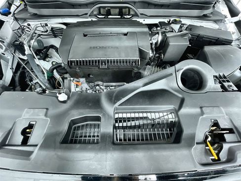 Used 2025 Honda Pilot TrailSport image 11