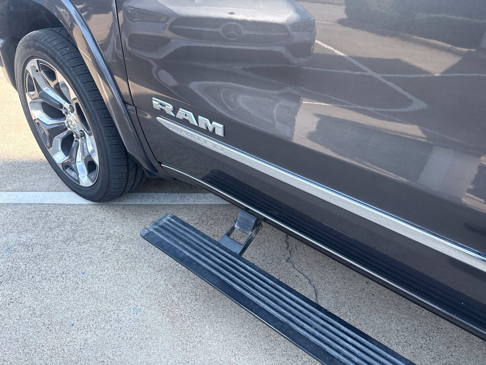 Used 2024 RAM 1500 Limited AWD/4WD image 12