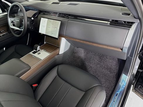 New 2026 Land Rover Range Rover Long Wheelbase SE AWD/4WD image 19