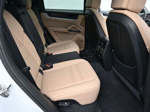 New 2026 Porsche Cayenne S image 19