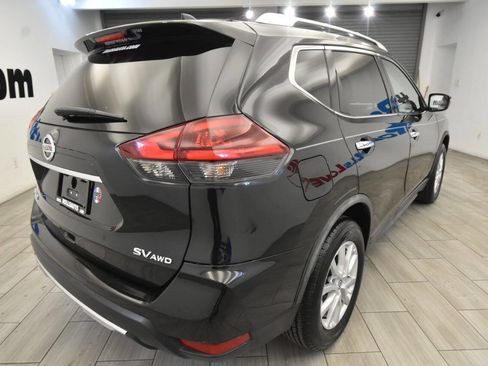 Used 2018 Nissan Rogue SV image 5