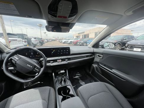 Used 2025 Kia K4 LXS image 35