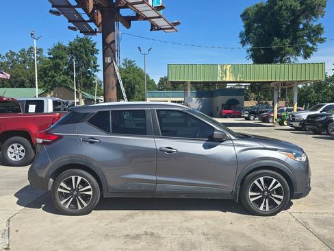 Used 2018 Nissan Kicks SV FWD image 22