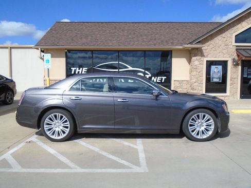 Used 2014 Chrysler 300 C w/ Beats Audio Group image 5