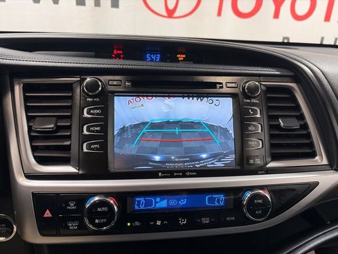 Used 2017 Toyota Highlander SE AWD/4WD image 28