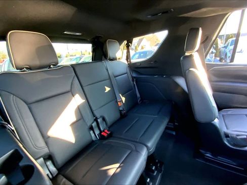 Used 2022 GMC Yukon SLT w/ SLT Premium Package image 17