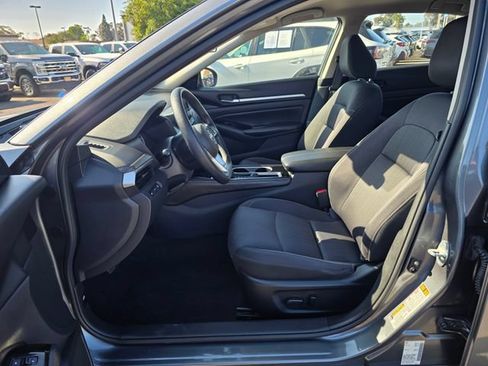 Used 2023 Nissan Altima 2.5 SV FWD image 14