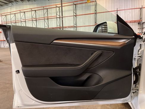 Used 2023 Tesla Model 3 Standard Range image 19