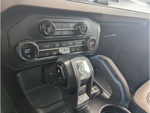 Used 2024 Ford Bronco Wildtrak AWD/4WD image 19
