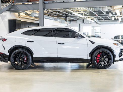 Used 2021 Lamborghini Urus AWD/4WD image 7