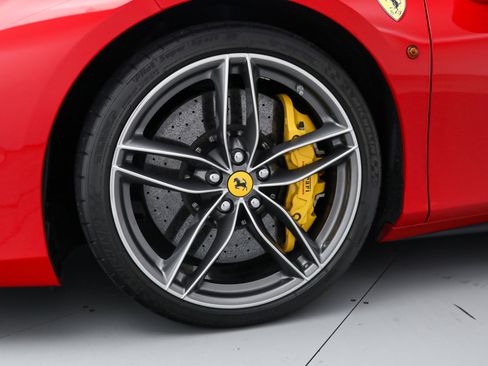 Used 2018 Ferrari 488 GTB image 14