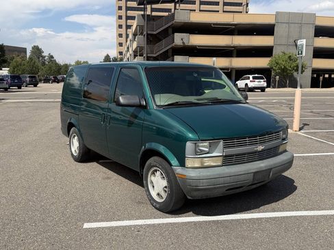 Used 2000 Chevrolet Astro AWD w/ Convenience Group image 5