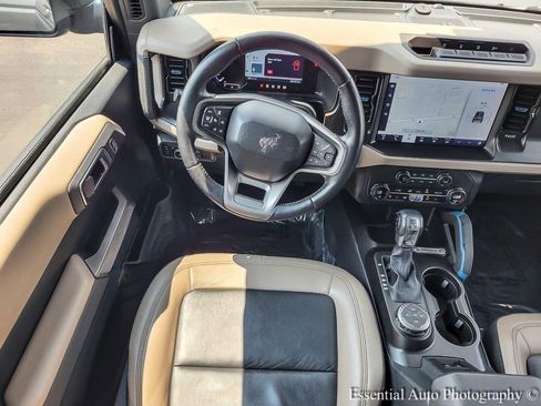 Used 2023 Ford Bronco Wildtrak image 11