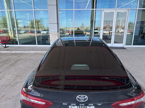 Used 2018 Toyota Camry XSE image 15