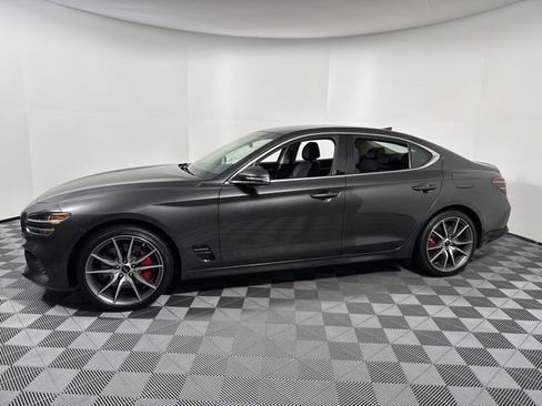 Used 2025 Genesis G70 2.5T image 3