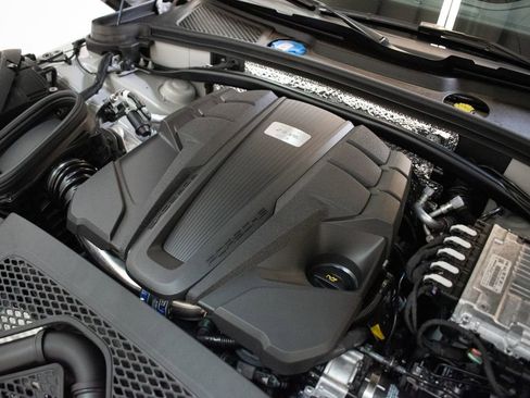 New 2026 Porsche Macan GTS AWD/4WD image 18