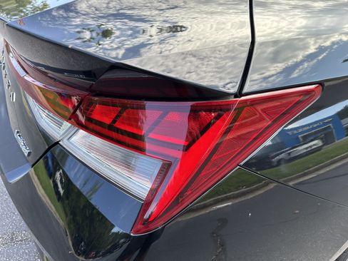 Used 2023 Hyundai Elantra Limited FWD image 10