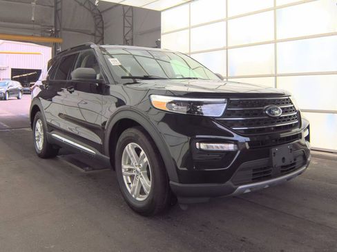 Used 2024 Ford Explorer XLT w/ Equipment Group 202A RWD image 6