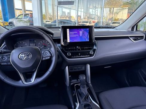 Used 2024 Toyota Corolla Cross LE FWD image 12