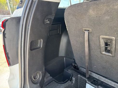 Used 2023 GMC Acadia SLE w/ Driver Convenience Package image 30