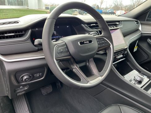 New 2025 Jeep Grand Cherokee L Limited image 3