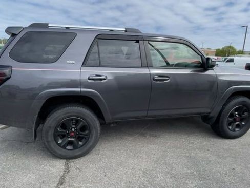 Used 2020 Toyota 4Runner SR5 AWD/4WD image 2