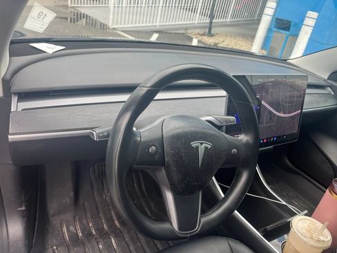 Used 2018 Tesla Model 3 Long Range RWD image 10