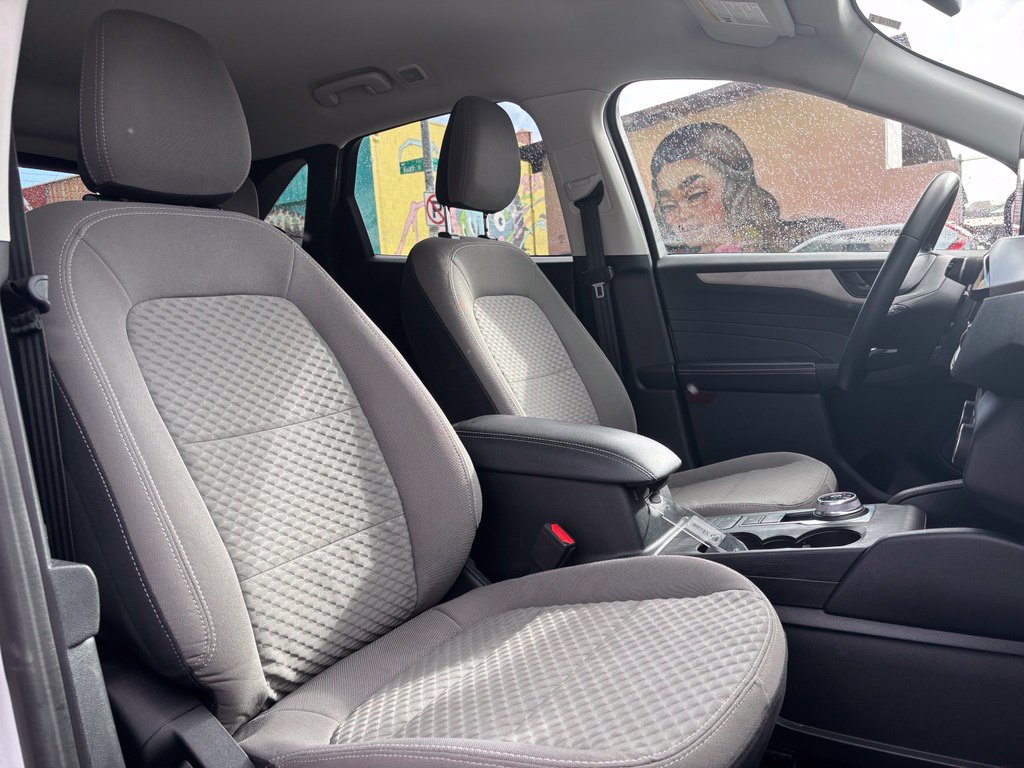 Used 2022 Ford Escape SE w/ SE Sport Appearance Package FWD image 9