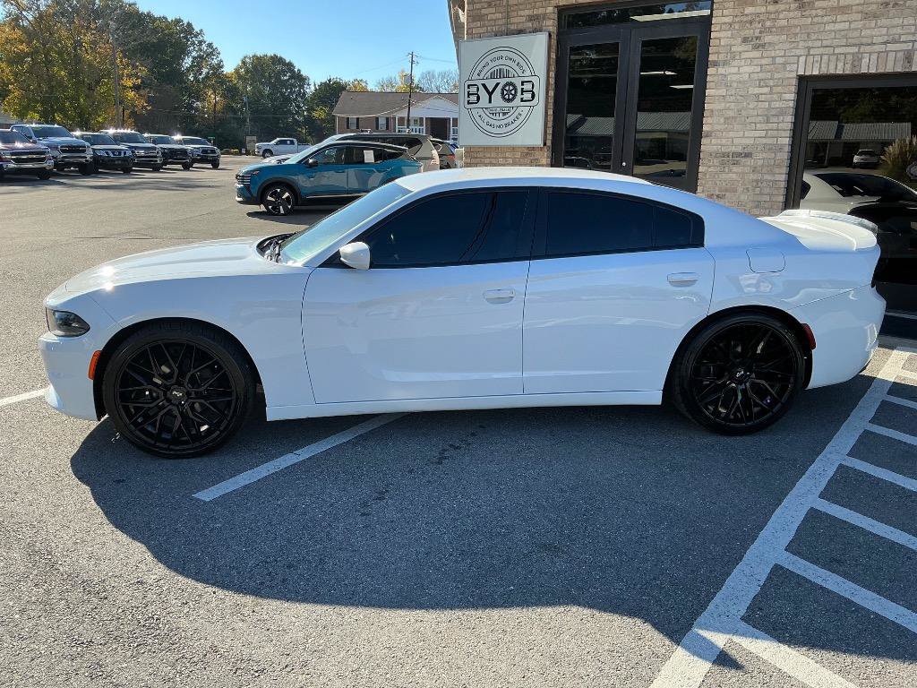 Used 2015 Dodge Charger SE w/ Sport Appearance Group RWD image 2