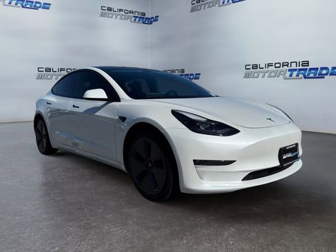 Used 2022 Tesla Model 3 Long Range AWD/4WD image 3