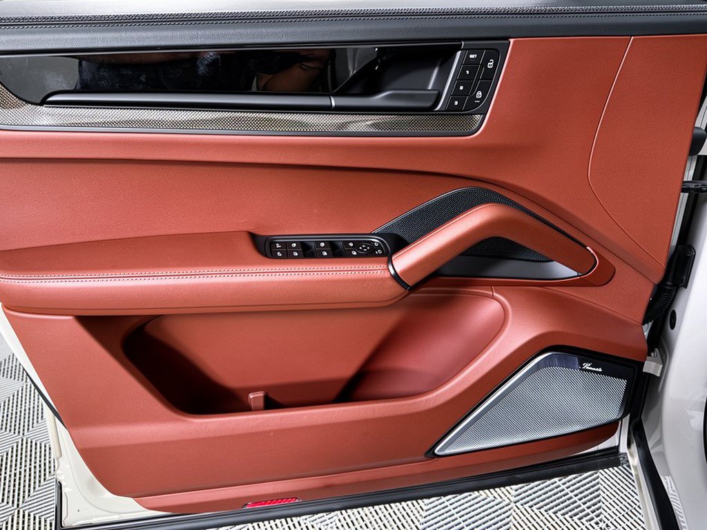 Certified 2025 Porsche Cayenne GTS AWD/4WD image 14