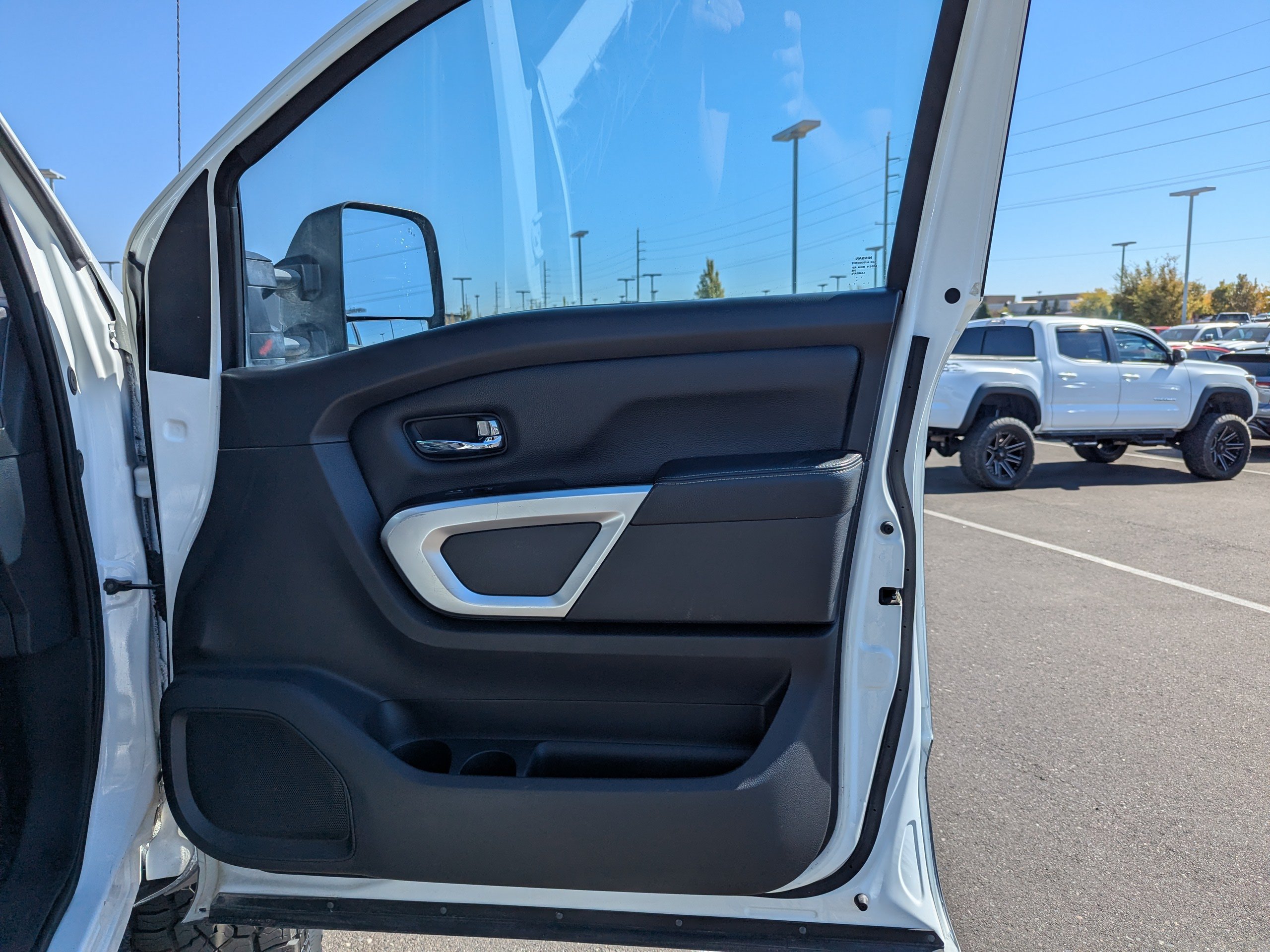 Used 2016 Nissan Titan PRO-4X AWD/4WD image 39