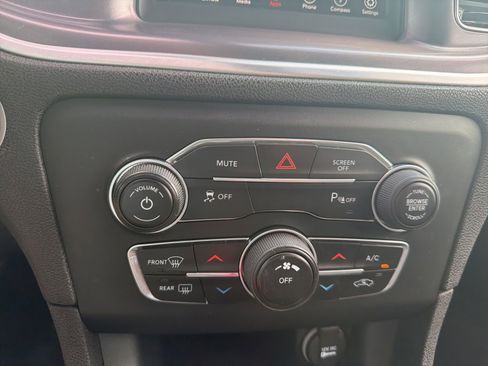 Used 2019 Dodge Charger SXT RWD image 14