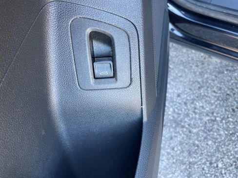 Used 2021 Volkswagen Atlas Cross Sport SEL Premium image 14