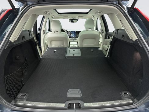 Used 2020 Volvo XC60 T5 Momentum w/ Protection Package image 23