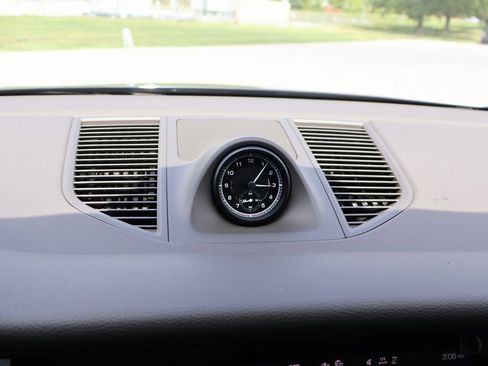 New 2026 Porsche Macan image 22