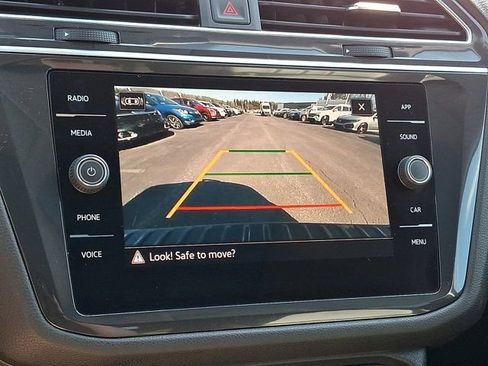 Certified 2024 Volkswagen Tiguan SE w/ Panoramic Sunroof Package AWD/4WD image 23