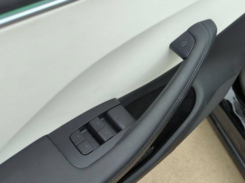 Used 2024 Tesla Model 3 Standard Range RWD image 8