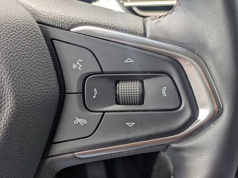 Used 2025 Chevrolet Trax LT w/ LT Convenience Package FWD image 26