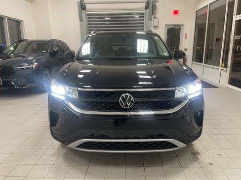 Certified 2023 Volkswagen Taos SE w/ Panoramic Sunroof Package image 6