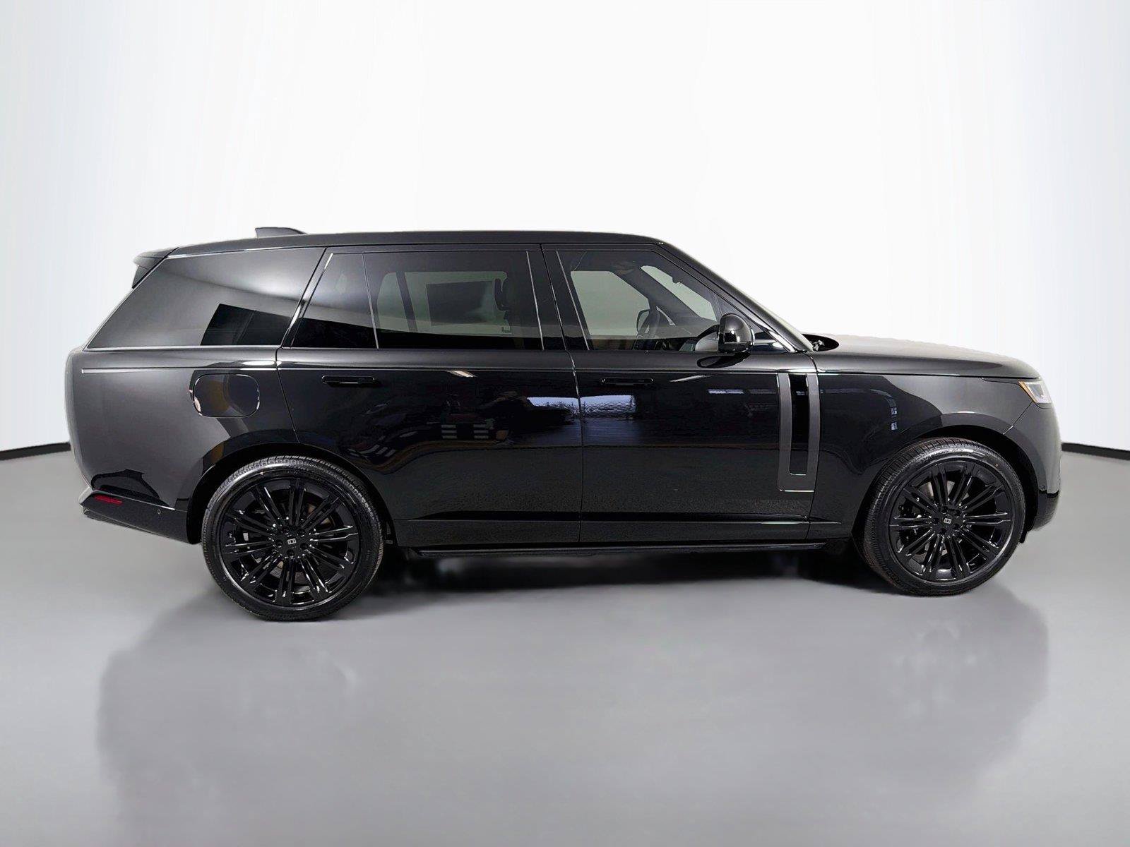 New 2027 Land Rover Range Rover Long Wheelbase SE AWD/4WD image 4