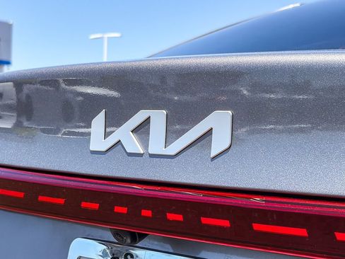 Used 2024 Kia Forte LXS w/ LXS Technology Package FWD image 9