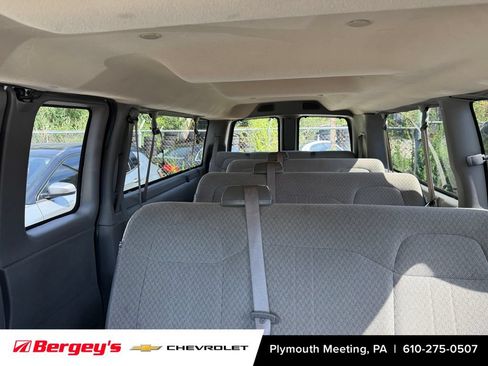 Used 2024 Chevrolet Express 3500 LT w/ LT Preferred Equipment Group RWD image 5