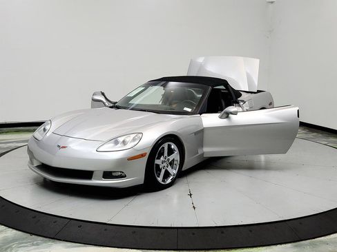 Used 2007 Chevrolet Corvette Convertible w/ Preferred Equipment Group RWD image 9